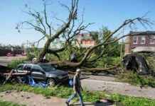 عواصف تورنادو تقتل 21 في ولايتي ميزوري وكنتاكي 21