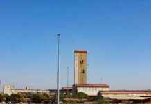 محاولة إنقاذ لمئات العمال المحاصرين في منجم الذهب الجنوب أفريقي