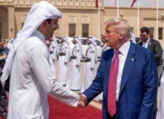 أمير يقود وداع الرئيس الأمريكي أمير يقود وداع الرئيس الأمريكي
