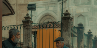 سعر الريال السعودي اليوم في السوق السوداء: هل هو فرصة ذهبية؟