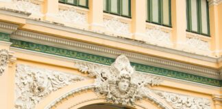 مكتب: كيف تختار أفضل مكتب يعزز إنتاجيتك ويحفز إبداعك؟