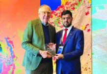 وزارة البلدية تتسلم جائزة SAG من Esri sag-esri