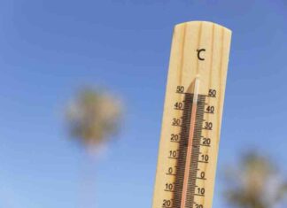 توقعات بطقس حار إلى شديد الحرارة على الساحل، فرصة للأمطار في بعض المناطق