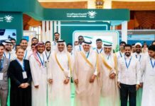 زيارة وزير إلى معرض شركة اس ام اي سي في جدة