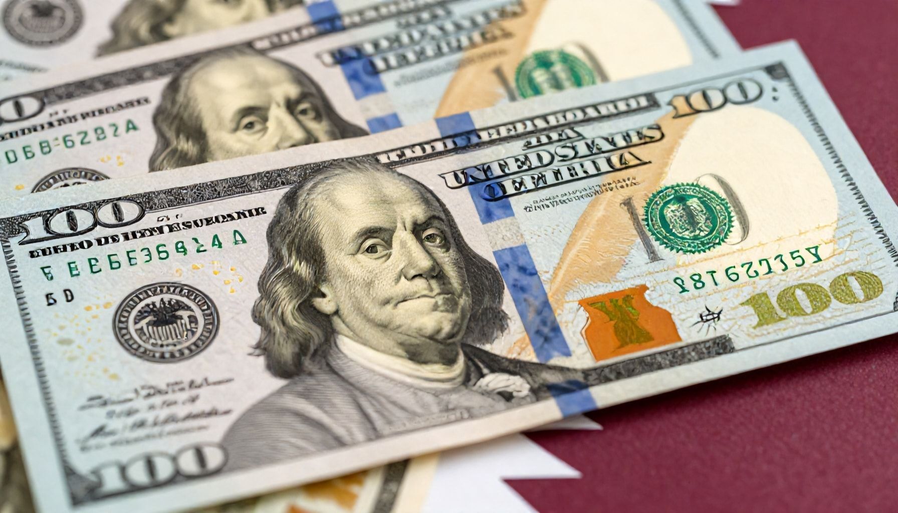 كيف تؤثر الأحداث العالمية على سعر الدولار مقابل الريال القطري