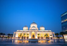 قطر: بين التقاليد الحديثة والتطور التكنولوجي Qatar: Between Modern Traditions and Technological Development