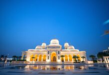 قطر: بين التقاليد الحديثة والتطور التكنولوجي Qatar: Between Modern Traditions and Technological Development