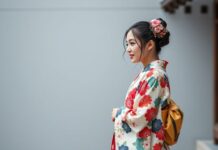 اكتشاف جمال الثقافة اليابانية: فستان الكيمونو Discovering the Beauty of Japanese Culture: The Kimono Dress