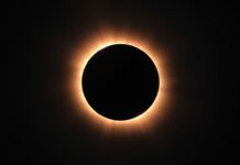 الخسوف الشمسي: ظاهرة فلكية رائعة Solar eclipse: a wonderful astronomical phenomenon